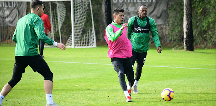 Atiker Konyaspor’umuz günü sabah antrenmanıyla değerlendirdi