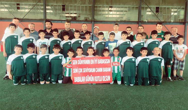 Futbol Okullarımızda babalar ile oğulları güzel bir organizasyona imza attı