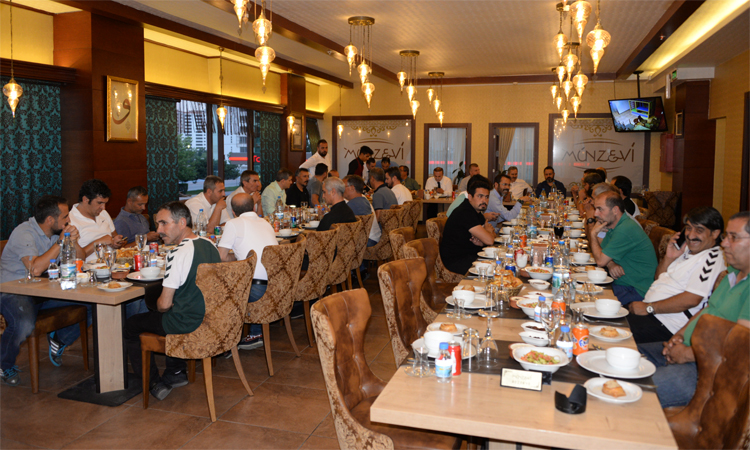 Yönetimimiz alt yapı tarafından düzenlenen iftar yemeğine katıldı