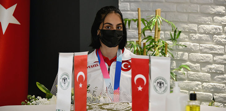 Avrupa Şampiyonası’nda tarih yazan sporcumuz Elif Ceren Çolak’ı kulübümüzde ağırladık