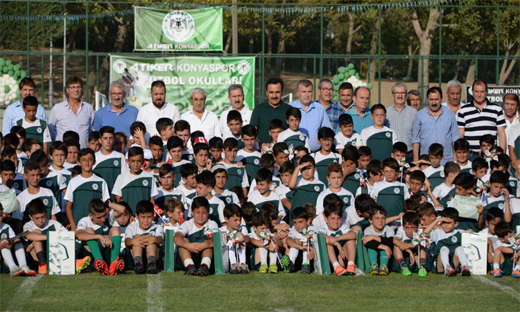 Atiker Konyaspor Kulübü 1.Futbol Okulları şöleni yapıldı