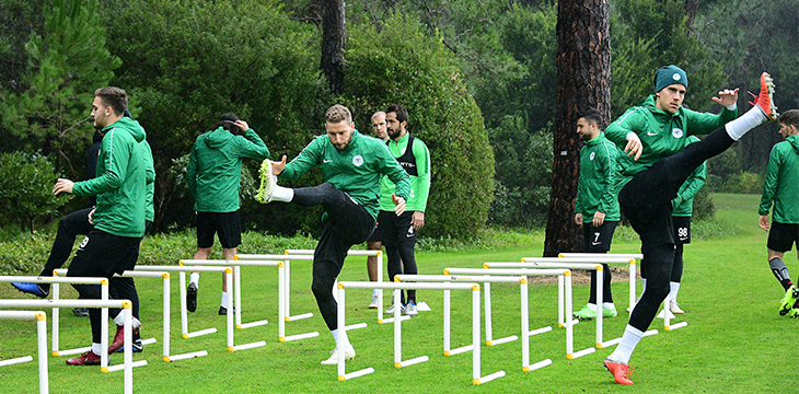 Atiker Konyaspor’umuz hazırlıklarına yoğun yağmur altında devam etti