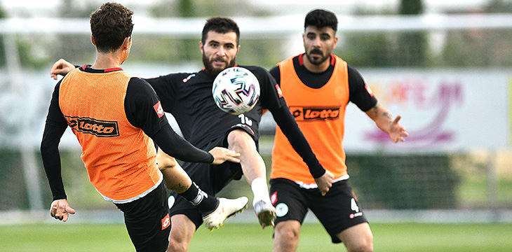 İttifak Holding Konyaspor’umuz günü tek antrenmanla değerlendirdi