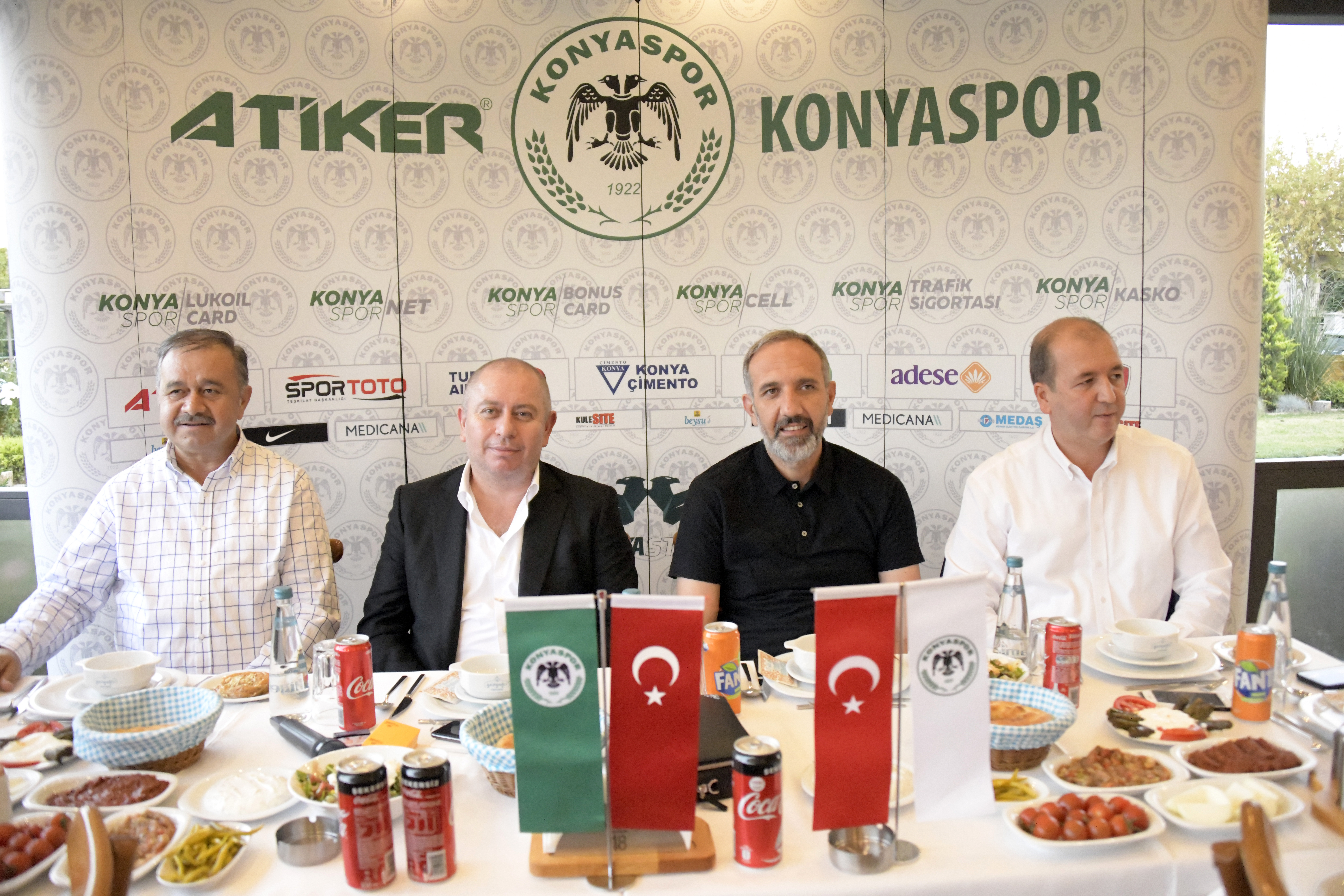 Atiker Konyaspor’umuzda yeni sezon öncesi moral, motivasyon yemeği…