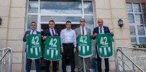 Konyaspor’umuzu herkes sahiplenmek zorundadır