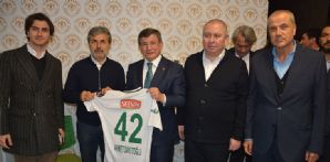 Eski Başbakanlarımızdan Ahmet Davutoğlu Maçı Riyaset Locasında takip etti