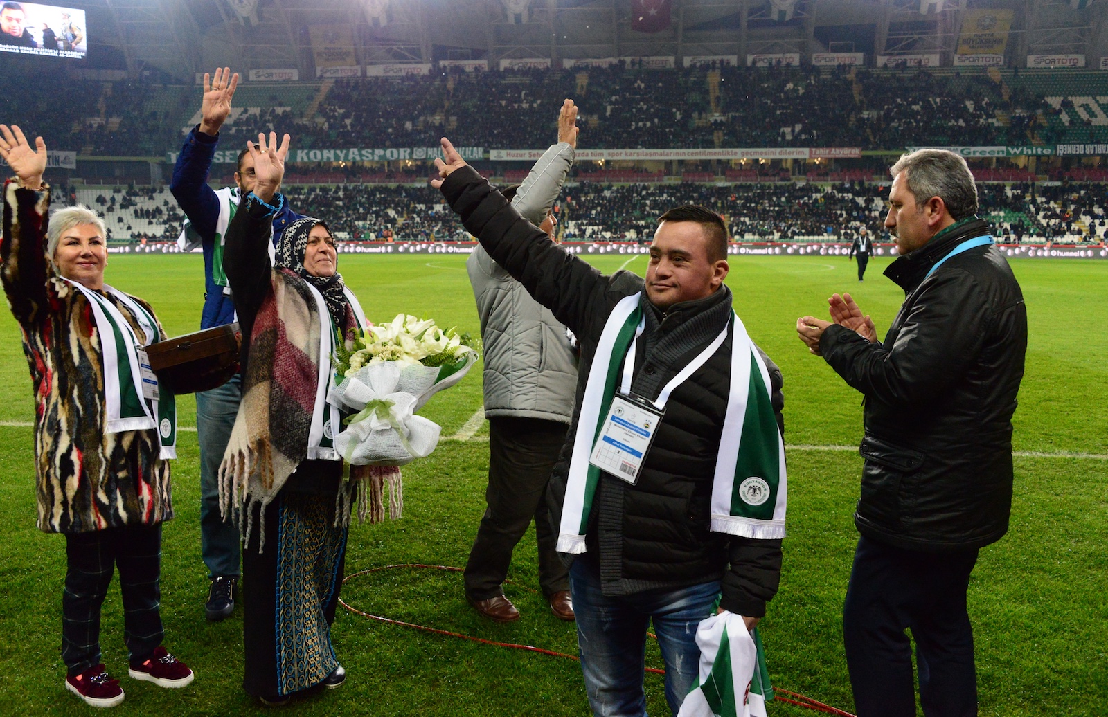 Filistinli Mohammad Al Taweel ve ailesi Fenerbahçe maçında Onur Konuğumuzdu