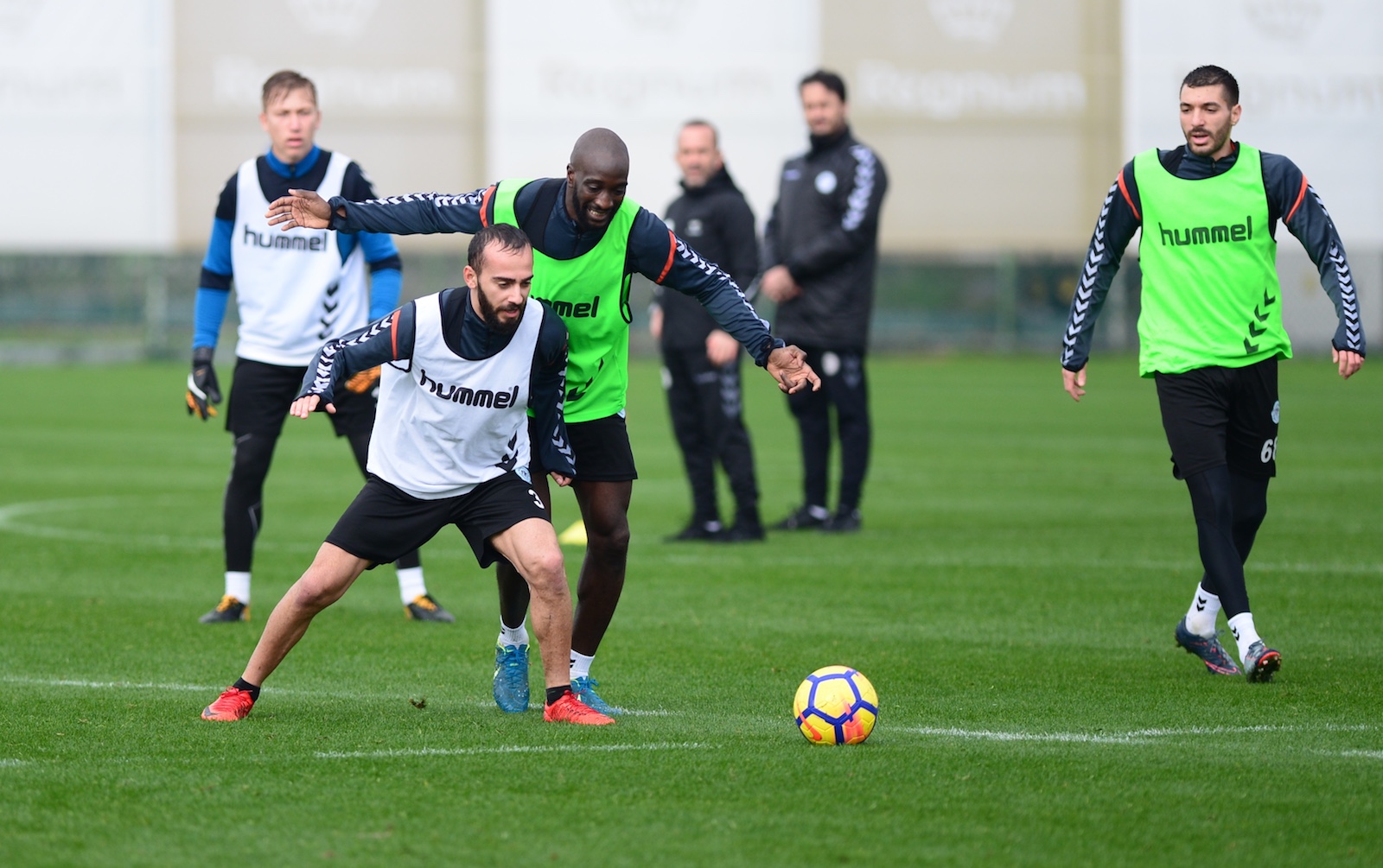 Atiker Konyaspor’umuz günü taktik çalışma ile değerlendirdi