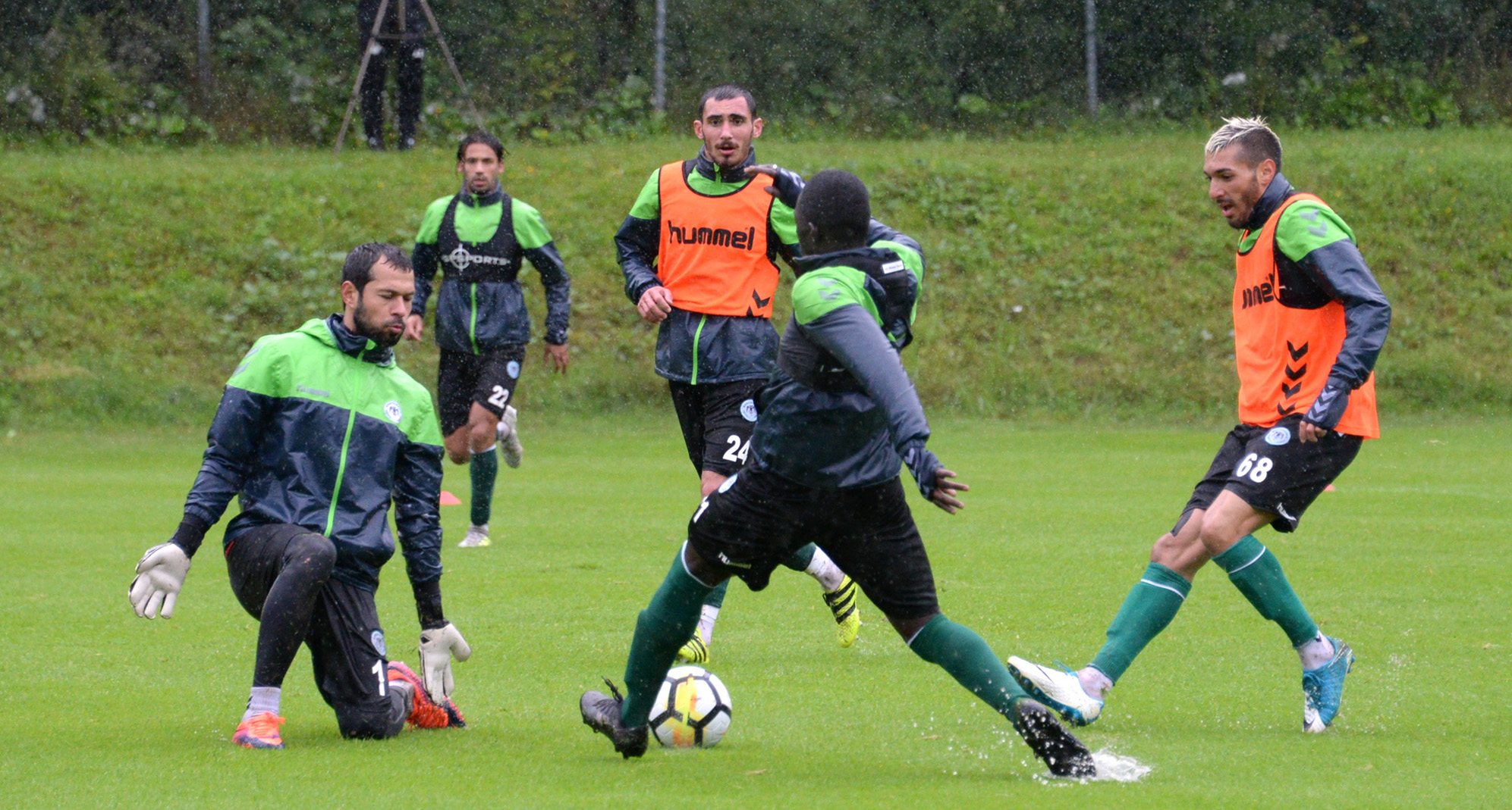 Atiker Konyaspor’umuz yoğun yağmur altında çalıştı