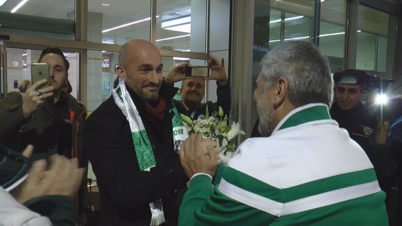 O.Marsilya kafilesine havalimanında karşılama