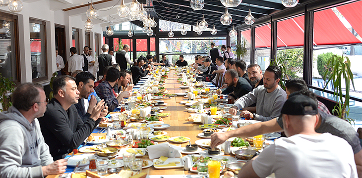 Teknik heyetimiz ve oyuncularımız kahvaltıda bir araya geldi