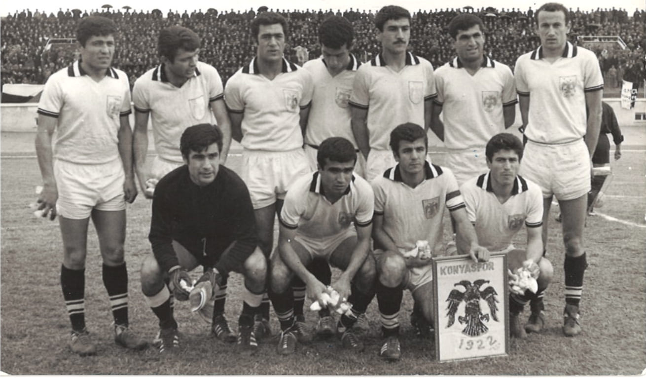 1969-70 — Notre Dame yakınında turist teknesi