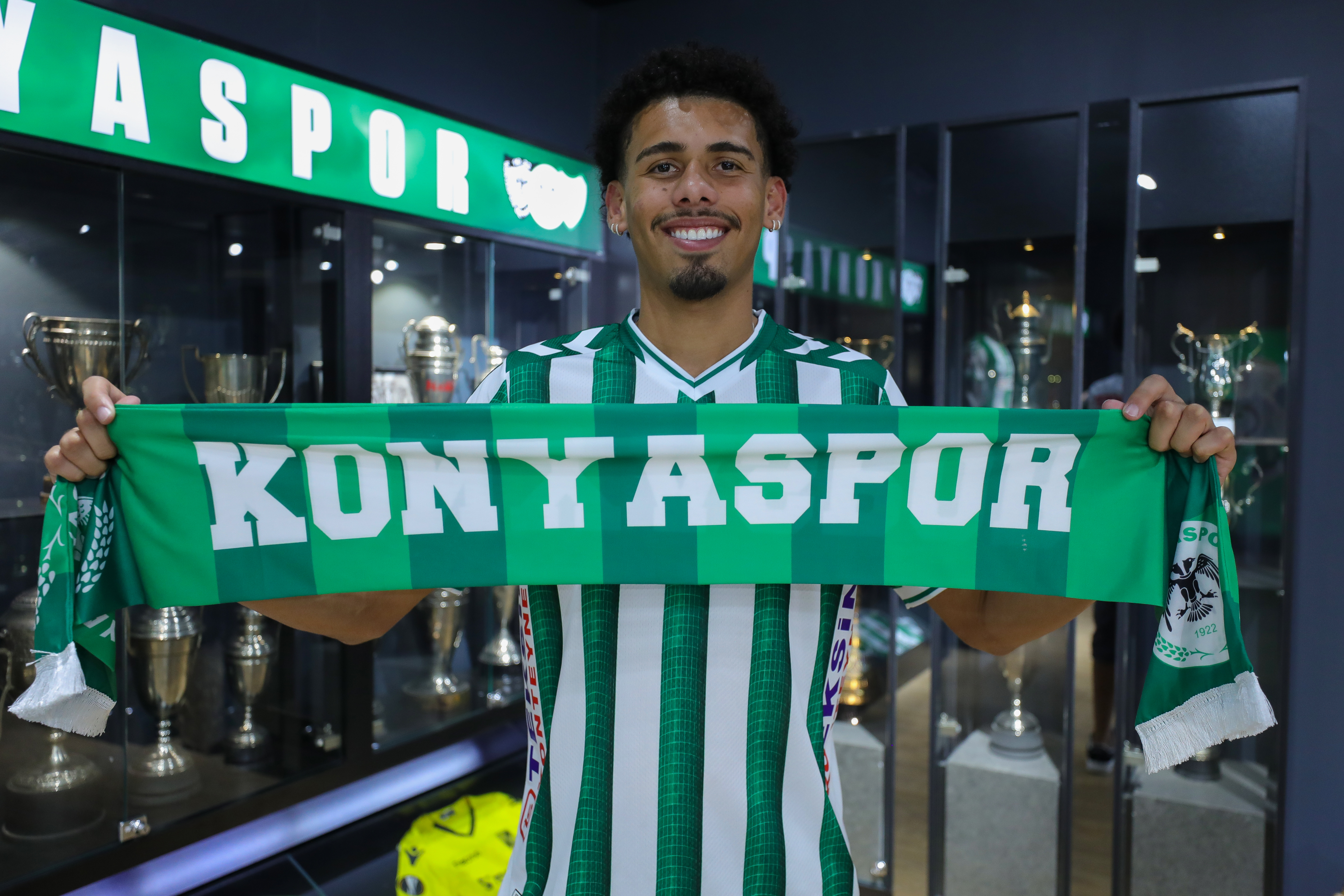 Hoş geldin Joao Pedro Da Mata!